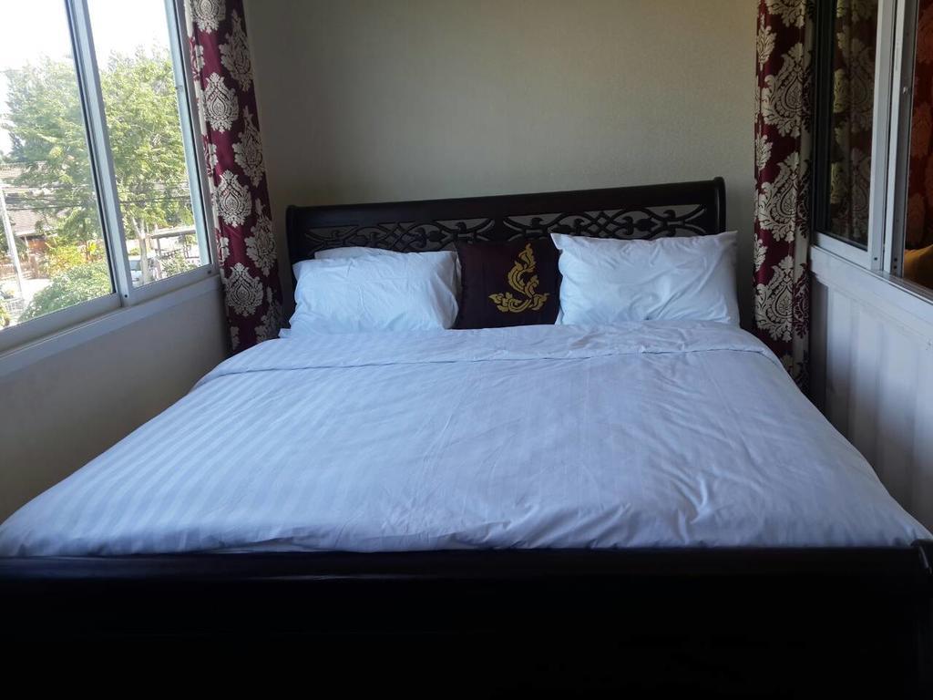 Farsai Homestay Lop Buri Buitenkant foto