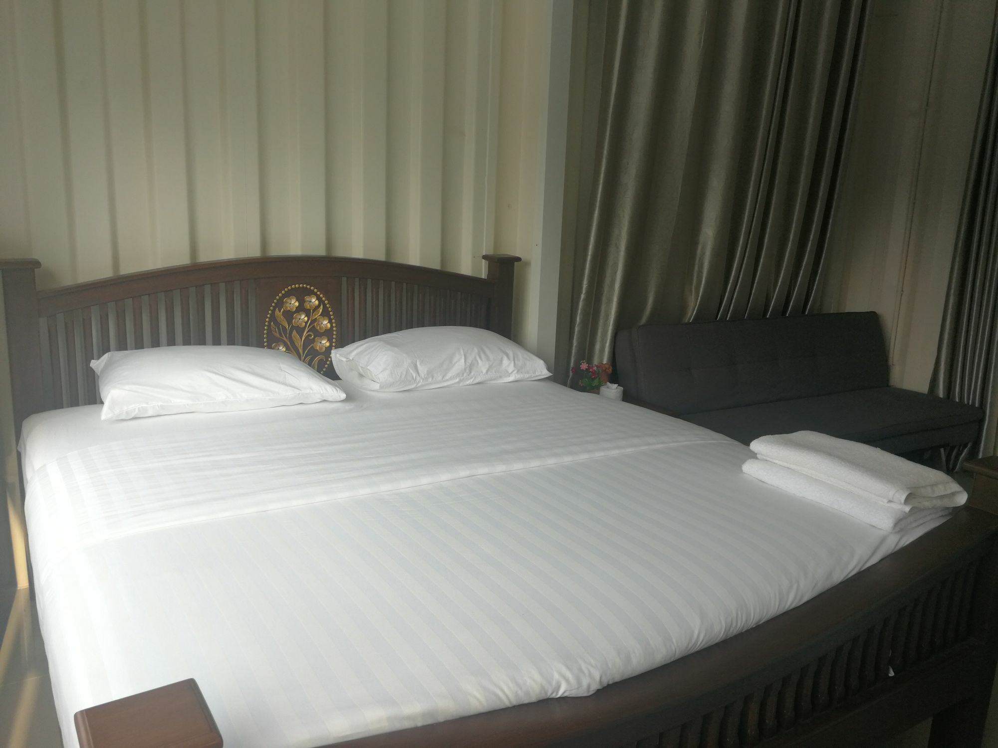 Farsai Homestay Lop Buri Buitenkant foto